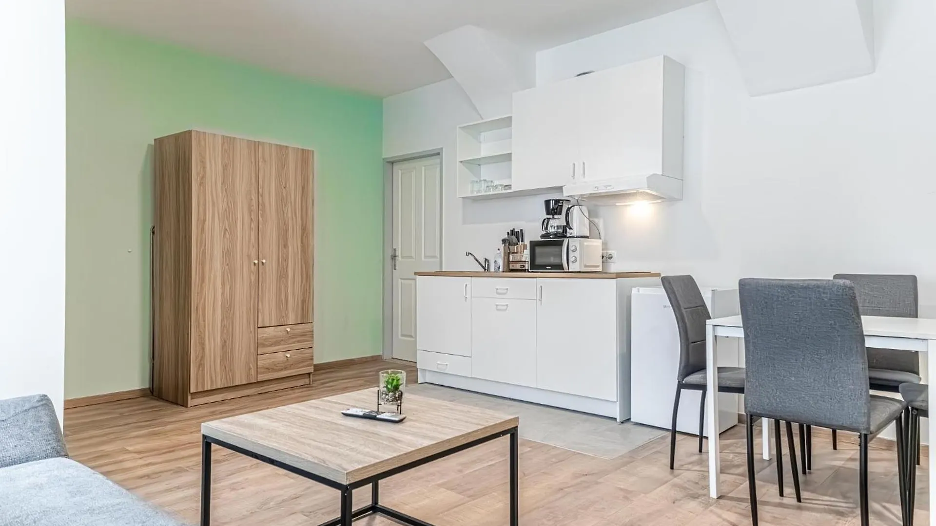 Westbahnhof - Kingbed Studio With Ensuite Washer Vienna Appartamento