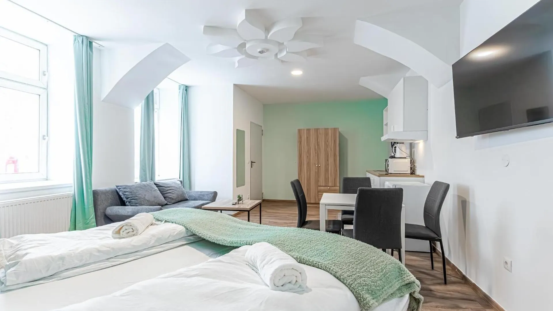 Westbahnhof - Kingbed Studio With Ensuite Washer 비엔나 오스트리아