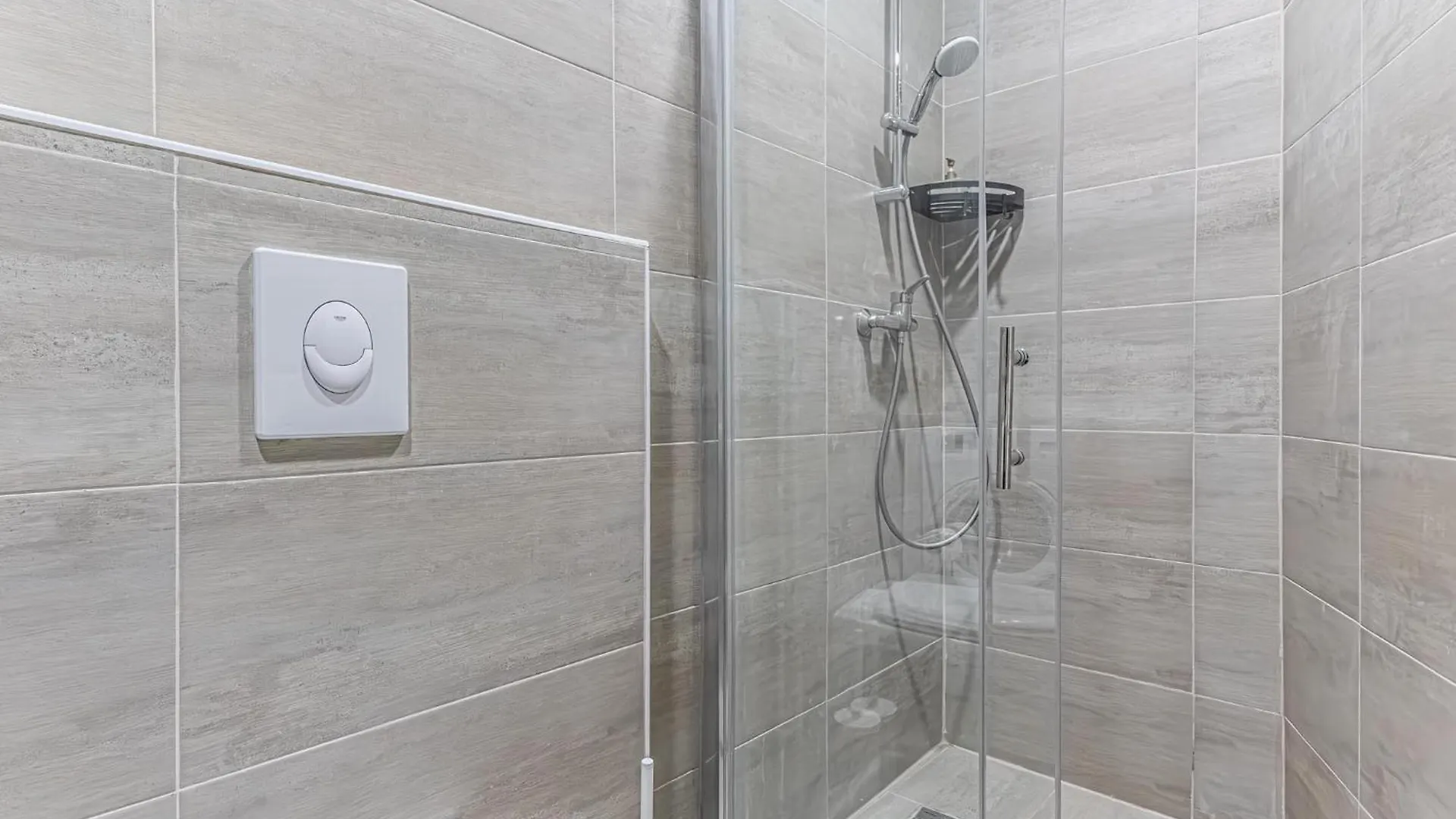 Westbahnhof - Kingbed Studio With Ensuite Washer 비엔나
